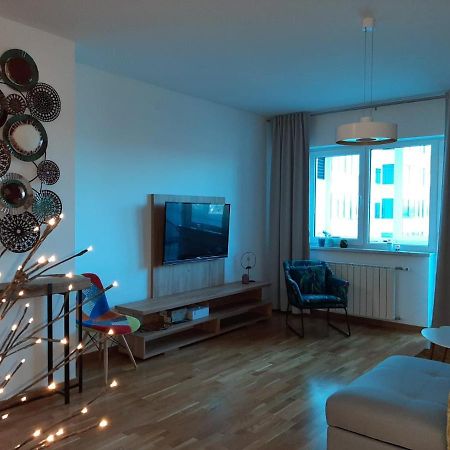 טוזלה Bright, Modern & Cozy Apartment מראה חיצוני תמונה