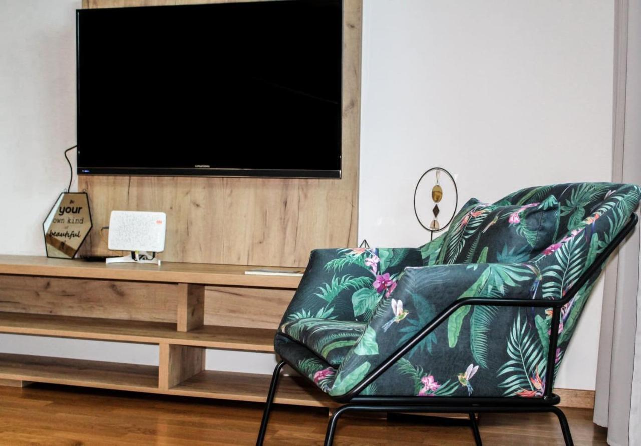 טוזלה Bright, Modern & Cozy Apartment מראה חיצוני תמונה